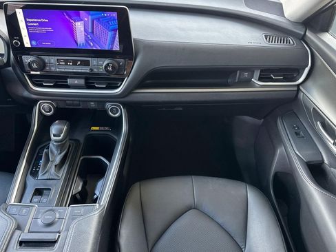 Used 2025 Toyota Grand Highlander FWD image 29