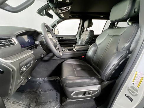 Used 2022 Jeep Wagoneer Series III w/ Premium Group I image 21