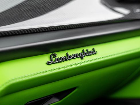 Used 2025 Lamborghini Urus SE image 37