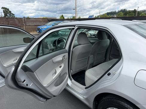 Used 2010 Toyota Corolla LE FWD image 10