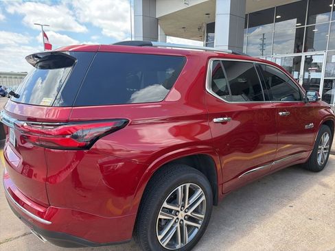 Used 2023 Chevrolet Traverse High Country FWD image 5