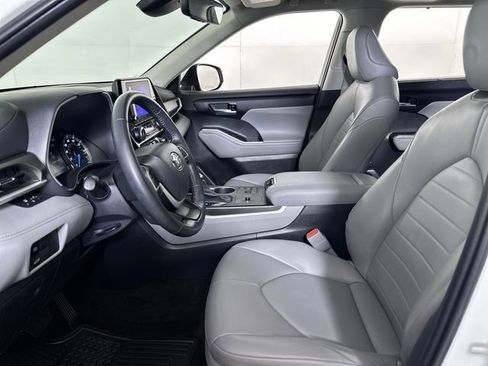 Used 2023 Toyota Highlander XLE AWD/4WD image 20