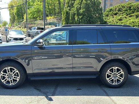 Used 2025 Ford Expedition Active AWD/4WD image 2