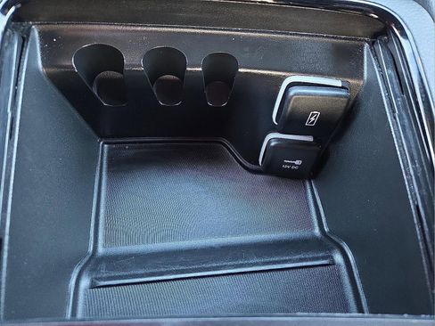 Used 2025 Chrysler Pacifica Limited image 22