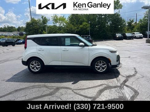 Certified 2022 Kia Soul LX w/ Technology Package FWD image 4