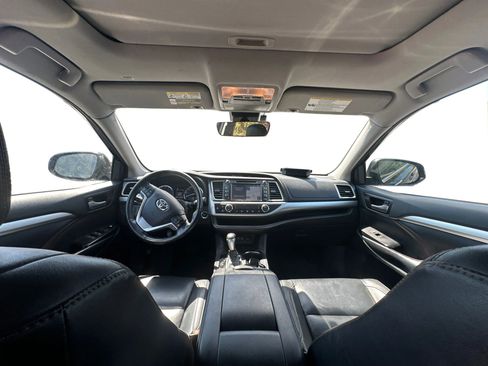 Used 2018 Toyota Highlander XLE AWD/4WD image 10