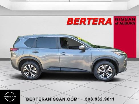 Used 2023 Nissan Rogue SV AWD/4WD image 2
