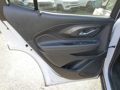 Used 2022 GMC Terrain SLT image 9