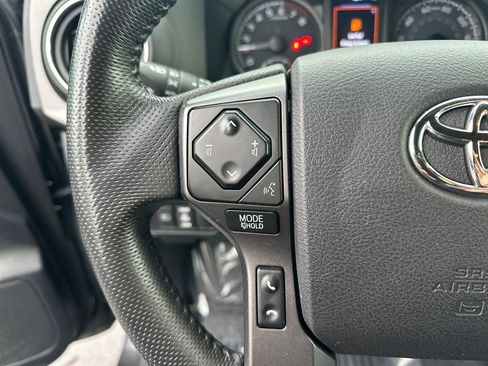 Used 2022 Toyota Tacoma TRD Off-Road image 19