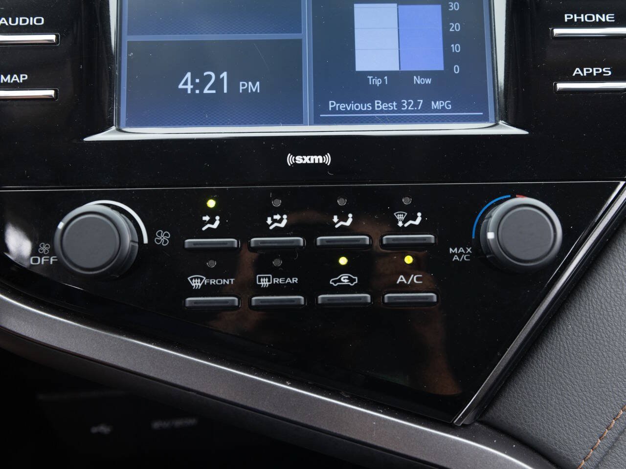 Used 2020 Toyota Camry LE FWD image 33