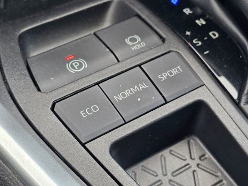 Used 2021 Toyota RAV4 XLE FWD image 34