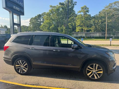 Used 2017 Honda Pilot Elite image 9