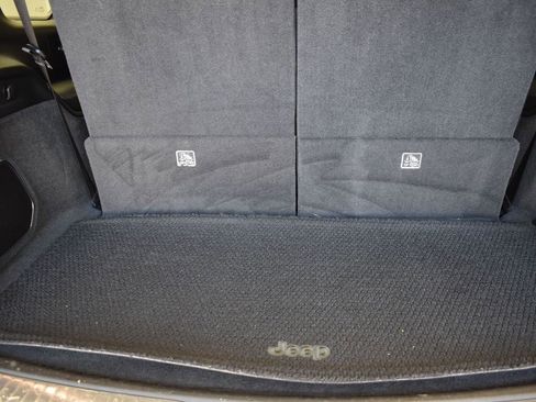 Used 2022 Jeep Grand Cherokee L Summit w/ Advanced Protech Group IV image 23