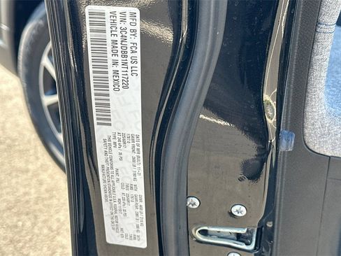 Used 2022 Jeep Compass Latitude image 34
