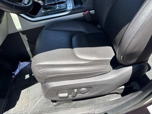 Used 2024 Kia Carnival LX FWD image 15