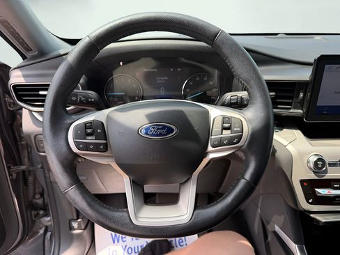 Used 2022 Ford Explorer XLT w/ Equipment Group 202A AWD/4WD image 15
