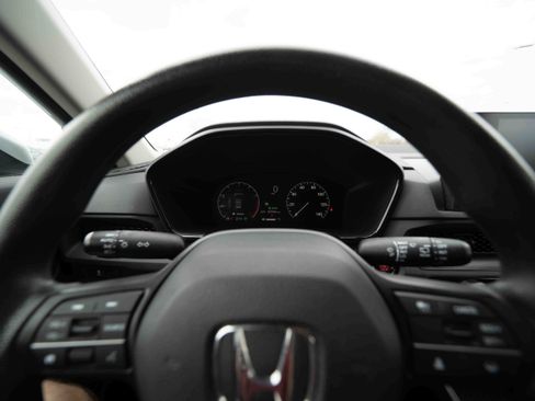 Used 2024 Honda CR-V LX image 15