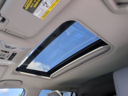 Used 2022 Toyota RAV4 XLE Premium image 23