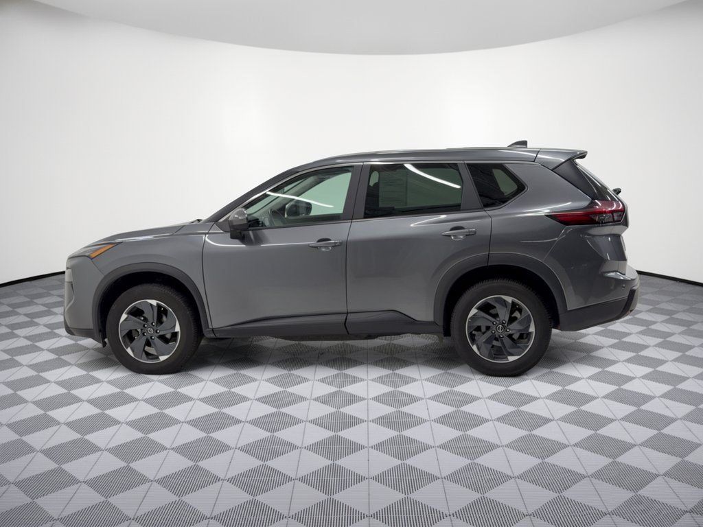 Used 2025 Nissan Rogue SV AWD/4WD image 2