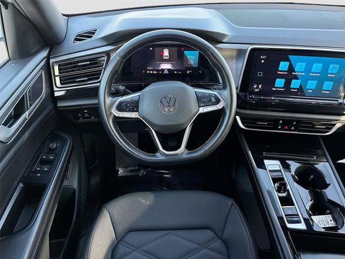 Used 2025 Volkswagen Atlas Cross Sport SE image 21