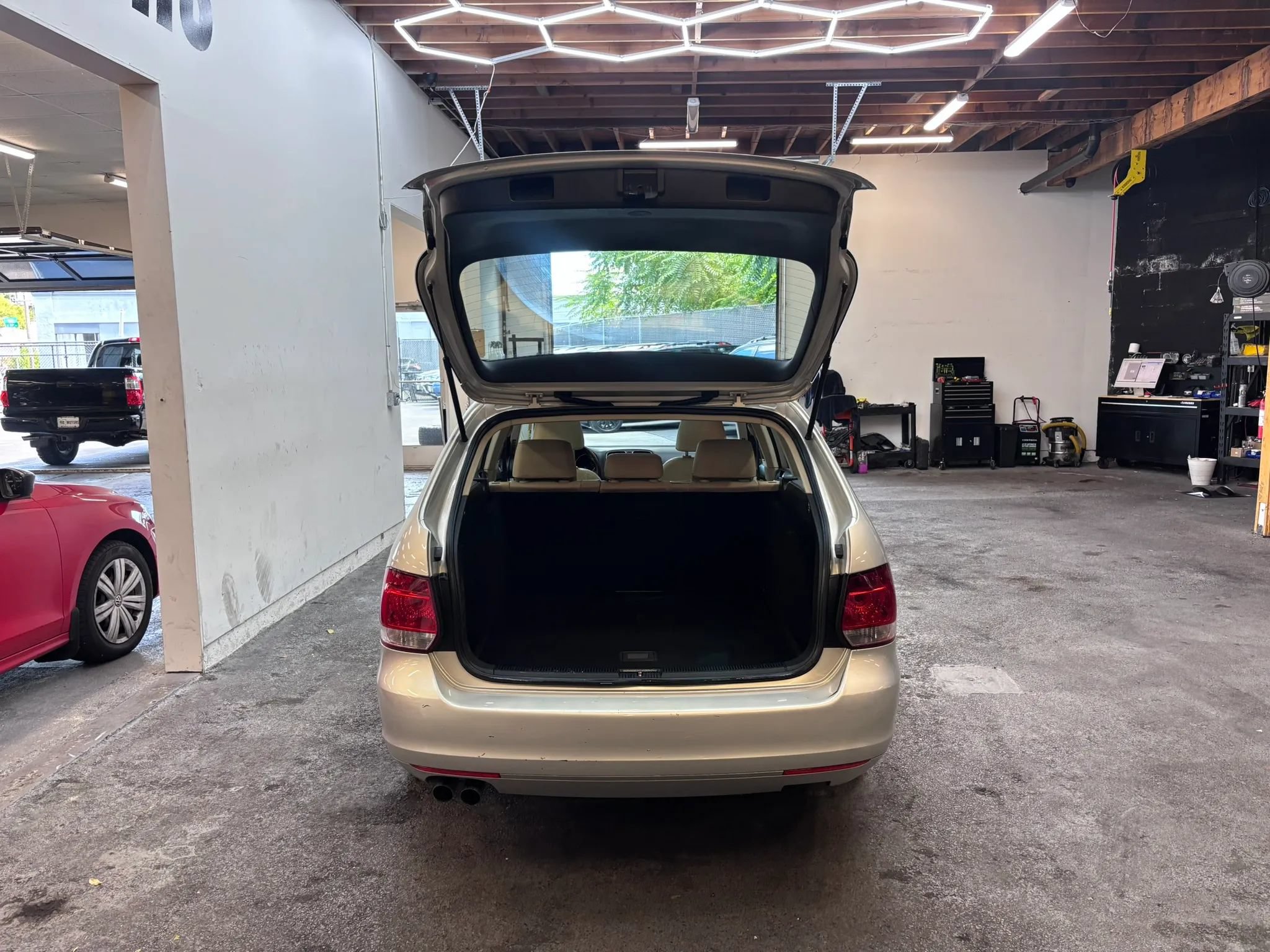 Used 2011 Volkswagen Jetta TDI FWD image 22
