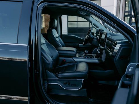 Used 2023 Ford F150 Lariat w/ Trailer Tow Package image 13