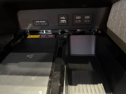 Used 2026 Toyota Camry XLE w/ Premium Plus Package FWD image 19