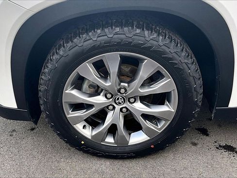 Used 2024 Toyota Grand Highlander Limited image 9