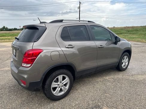 Used 2022 Chevrolet Trax LT w/ LT Convenience Package AWD/4WD image 4