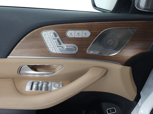 Used 2026 Mercedes-Benz GLS 580 4MATIC image 6