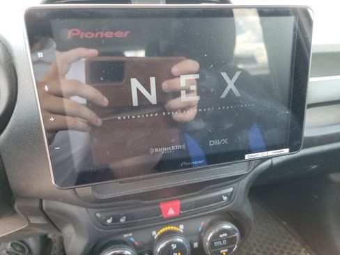 Used 2016 Jeep Renegade Latitude w/ Popular Equipment Group AWD/4WD image 14