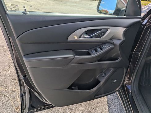 Used 2021 Chevrolet Traverse LT w/ LT Premium Package image 13