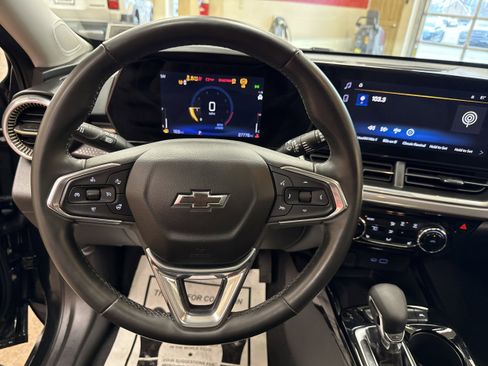 Used 2024 Chevrolet Trax ACTIV w/ Sunroof Package image 32