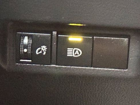 Used 2023 Toyota RAV4 LE FWD image 32