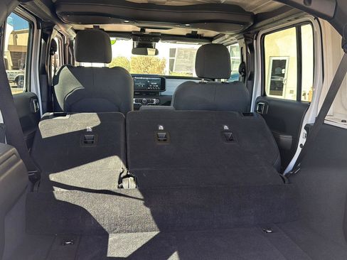 Certified 2024 Jeep Wrangler Unlimited Sahara AWD/4WD image 19