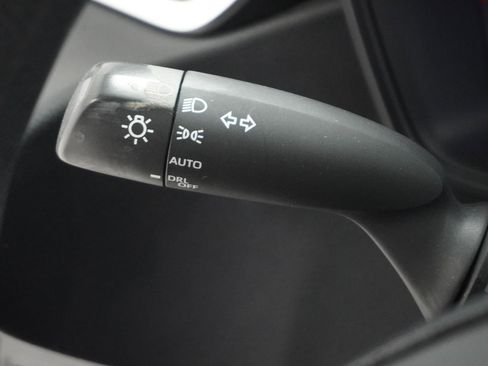 Used 2021 Toyota Corolla LE image 18