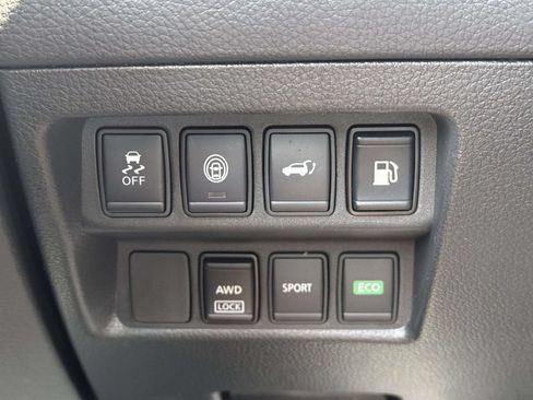 Used 2020 Nissan Rogue SV AWD/4WD image 25