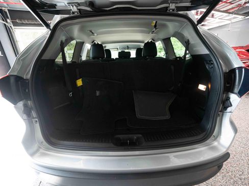 Used 2019 Toyota Highlander Plus w/ Carpet Mat Package (TMS) AWD/4WD image 28