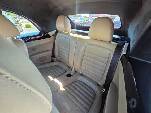 Used 2013 Volkswagen Beetle Turbo 60's Edition FWD image 15