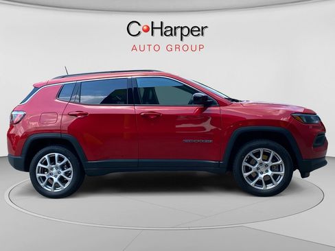 Used 2023 Jeep Compass Latitude w/ Sun and Sound Group AWD/4WD image 2