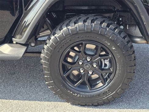 New 2025 Jeep Gladiator Sport image 7