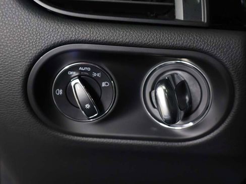 Used 2025 Porsche Macan image 43