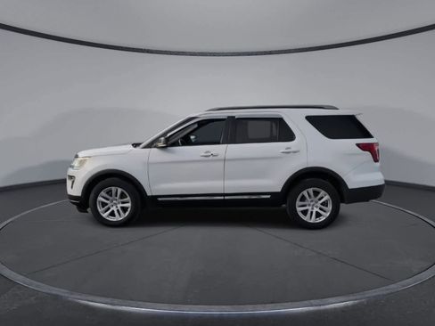 Certified 2018 Ford Explorer XLT w/ Equipment Group 202A image 5
