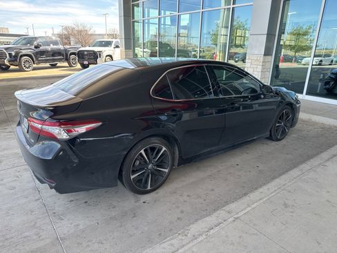 Used 2018 Toyota Camry XSE image 16