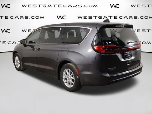 Used 2023 Chrysler Pacifica Touring-L FWD image 48