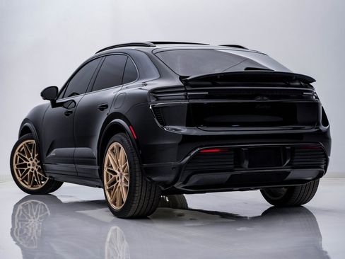 Certified 2025 Porsche Macan Turbo Electric image 3