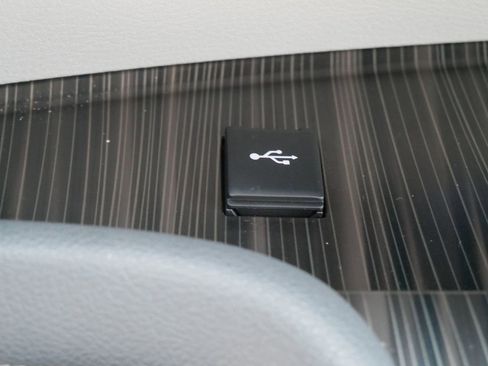 Used 2023 Toyota Sienna Limited image 29