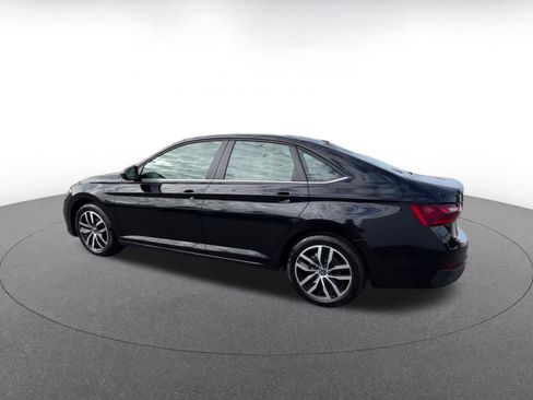 Used 2025 Volkswagen Jetta SE image 9