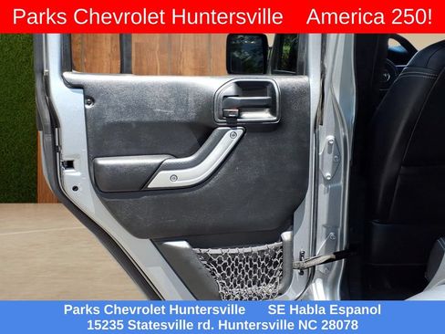 Used 2017 Jeep Wrangler Unlimited Sahara w/ Connectivity Group AWD/4WD image 25