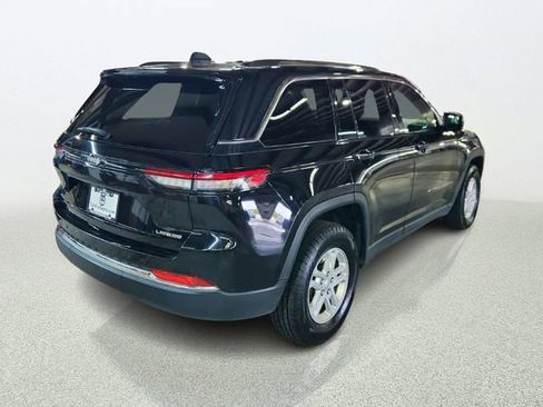 Used 2024 Jeep Grand Cherokee Laredo AWD/4WD image 8